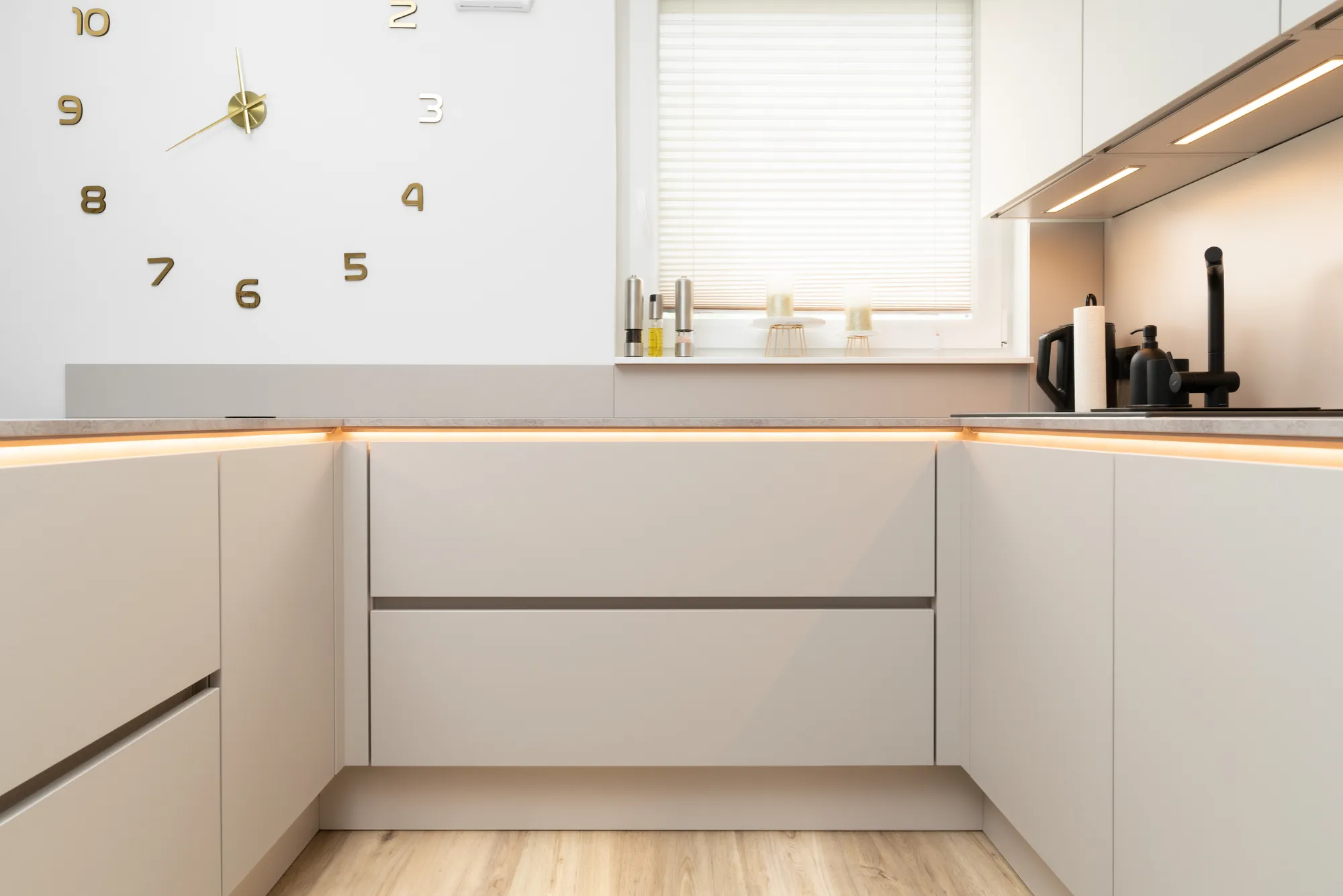 nobilia seidengrau schrank