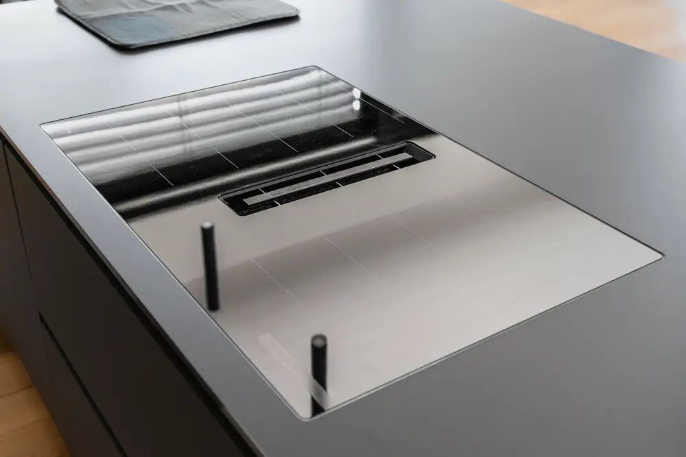 Flächenbündiges Induktionskochfeld von Bosch – funktional und elegant.